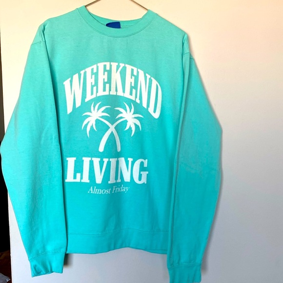 Friday Beers Sweatshirt Size Medium oversized NWOT - Picture 1 of 6